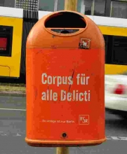 Prullenbak Karl Liebknecht Straße in Berlijn.