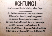 Achtung, alles touristen and Non-technische Lookens Peepers!